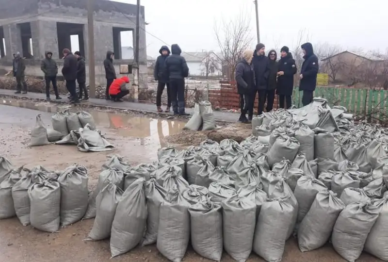 Более 200 человек эвакуировали из зоны подтопления в Туркестанской области