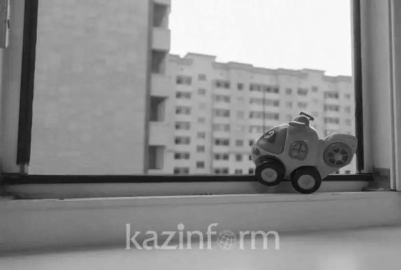 Óskemende 3 jasar bala besinshi qabattan qulap kóz jumdy