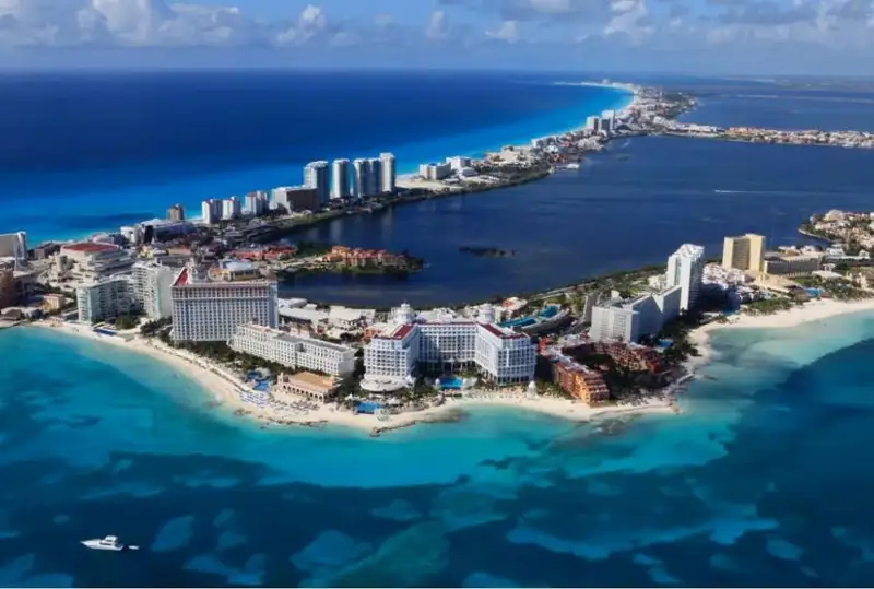 Четыре трупа обнаружили на популярном курорте в Мексике