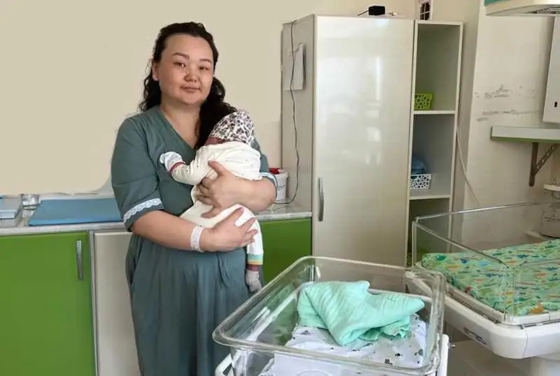 Малыш весом 6,2 кг родился в Караганде
