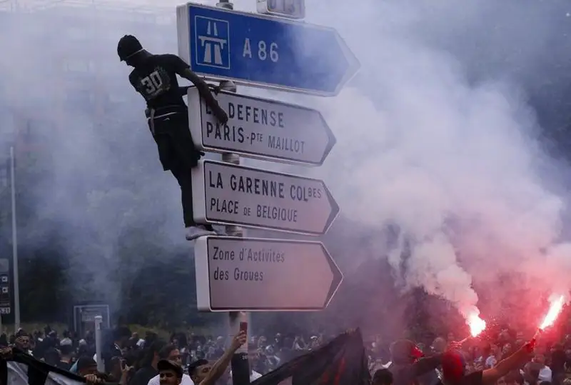 Офицеру не нужно было убивать моего сына – мать французского подростка, застреленного полицией