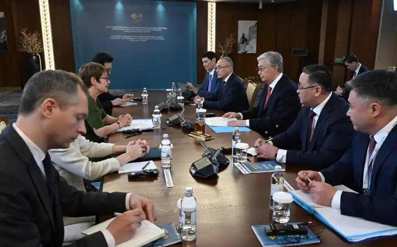Президент Еуропа қайта құру және даму банкінің президенті Одиль Рено-Бассомен кездесті