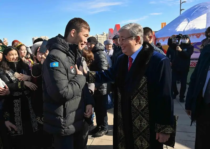«Сені мақтан тұтамыз»: Президент Шавкат Рахмоновты жеке қабылдайтынын айтты