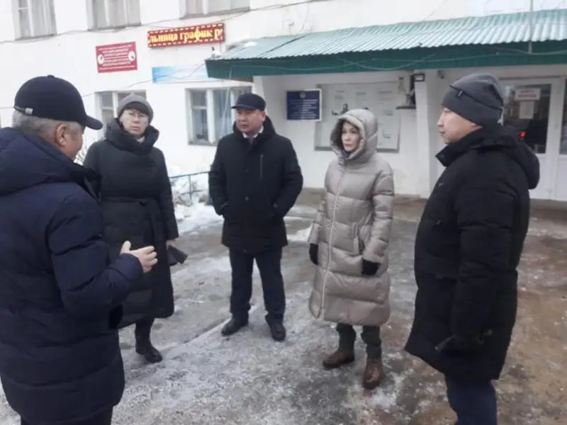 BQO-daǵy Terekti aýdandyq emhanasynyń ǵımaraty da, jabdyǵy da tozǵan – Senat depýtatynyń sapary
