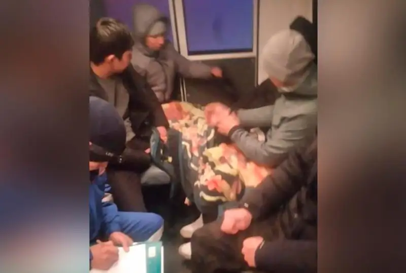 Semeı mańynda kóligi jolda turyp qalǵan  5 adam qutqaryldy