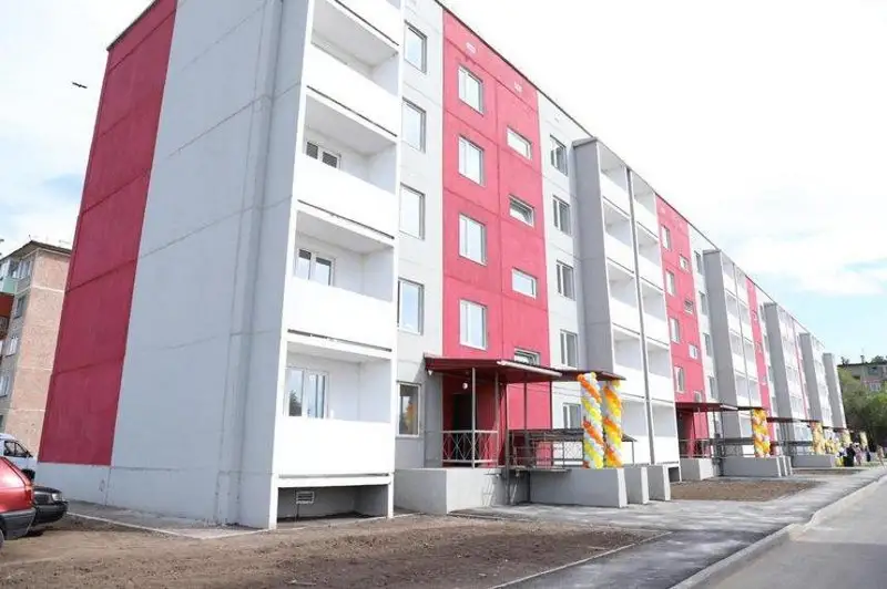 16 jyl kúttim: Abaı qalasynda úı kezeginde turǵan 80 otbasy jańa páterdiń kiltin aldy