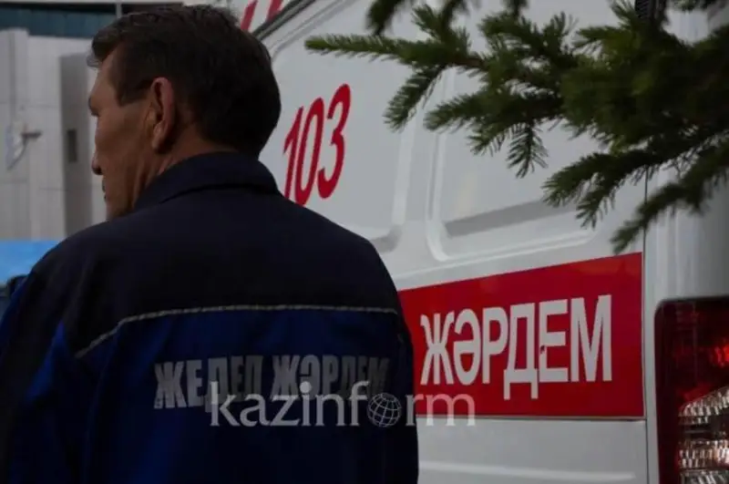 Грузовик сбил девушку в Алматы: стало известно о состоянии пострадавшей