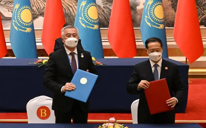 哈萨克斯坦与中国签署经贸研究谅解备忘录