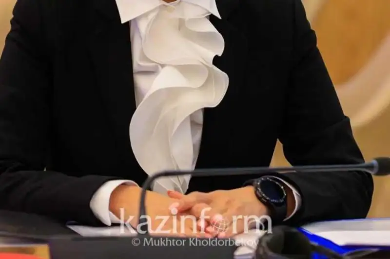 Тяжело ли работать женщинам в Правительстве Казахстана - ответ Ажар Гиният