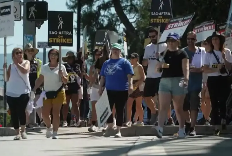 Забастовка сценаристов рушит экономику Голливуда