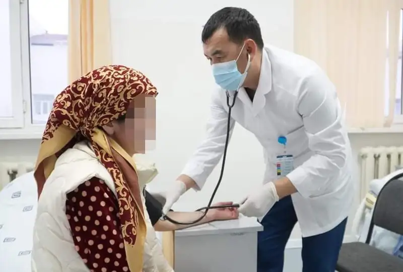 Báıdibekte tasqyn sý ortasynan qutqarylǵan júkti kelinshektiń jaǵdaıy birqalypty