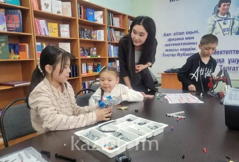 تەحنولوگيا ءتىلىن مەڭگەرۋدە: وسكەمەن ىرگەسىندەگى اۋىلدا وقۋشىلار كىتاپحانادان شىقپايدى