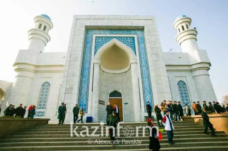 Meshit ashanalarynyń qyzmet aqysynan kim salyq tóleıdi