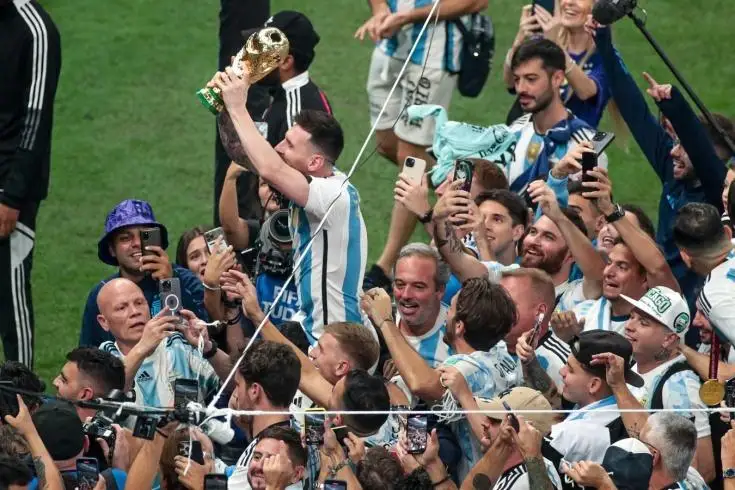 فۋتبولدان 2030-جىلى وتەتىن الەم چەمپيوناتىن وتكىزۋگە قاي ەلدەر ءوتىنىم بەردى