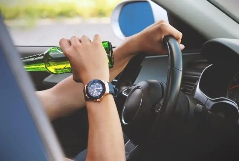 Пивом потушил загоревшийся автомобиль водитель в Германии