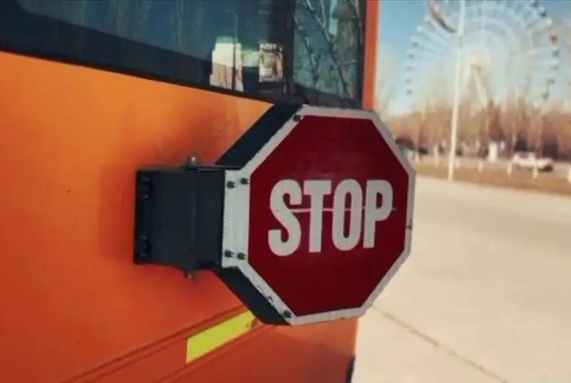 Школьные автобусы проверяют полицейские в Астане