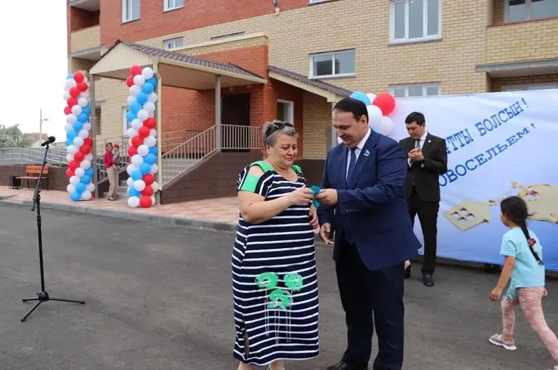 Ekibastuzda 72 otbasy jańa páter kiltin aldy