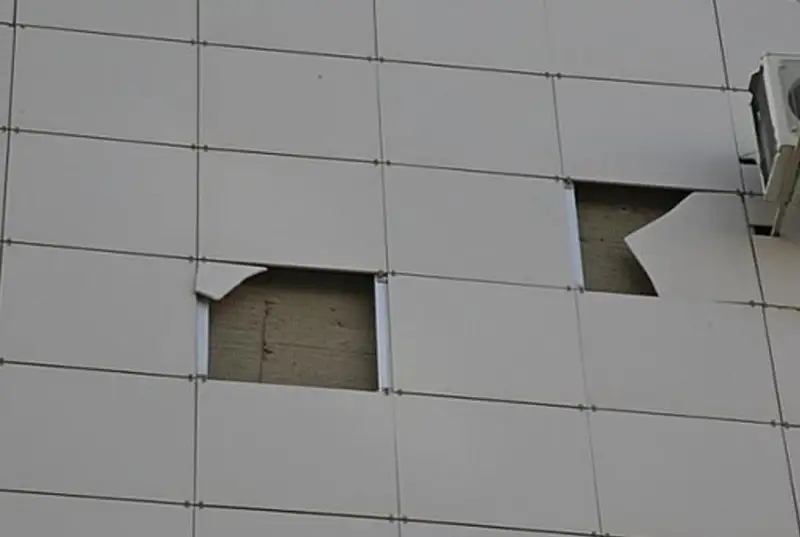 Фасад жилого дома обрушился во время ливня в Астане