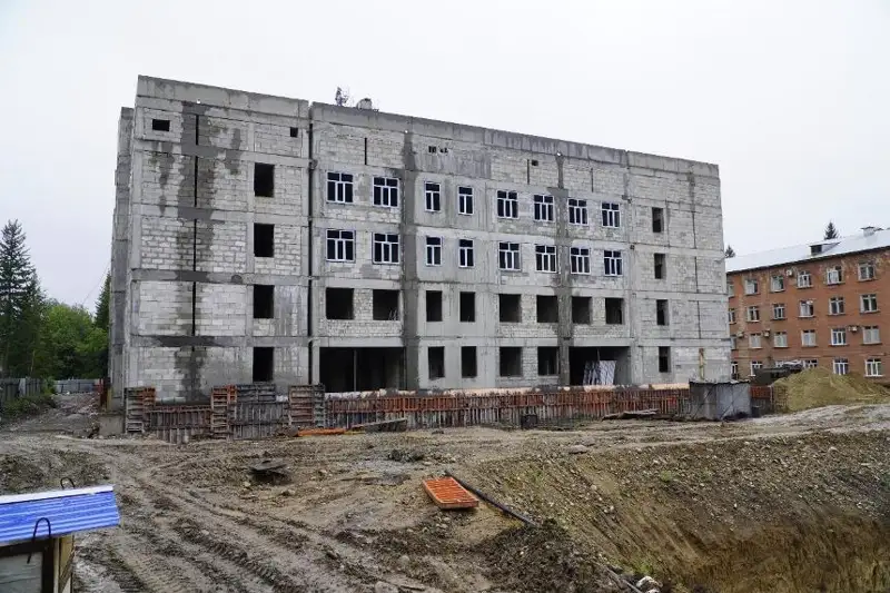 Rıdderde jańa statsıonardyń qurylysy tym baıaý júrgizilýde