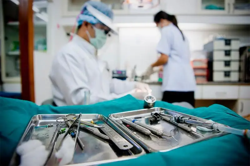 Almaty emhanalarynda stomatologııalyq kómek qalaı kórsetiledi