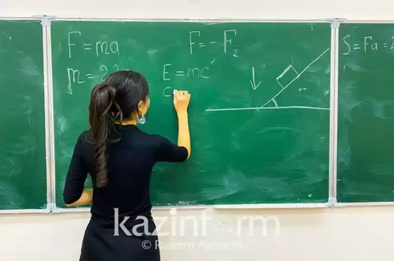 كەلەستە مەكتەپ مۇعالىمدەرى وقۋشىنىڭ ورنىنا تەست تاپسىرىپ بەرگەن