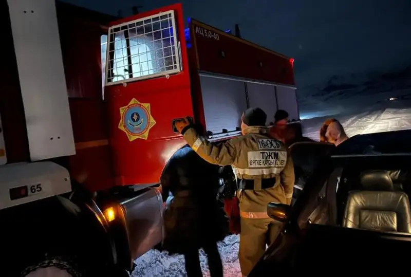 За сутки 27 человек спасли из снежного плена в Туркестанской области