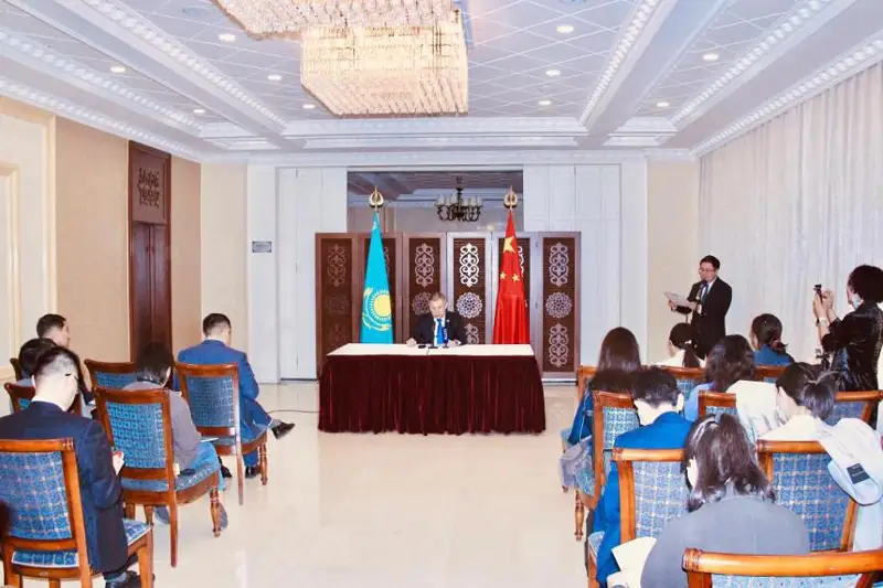 Májilis saılaýy: Qytaıdaǵy qazaqstandyqtar úsh saılaý ýchaskesinde daýys bere alady