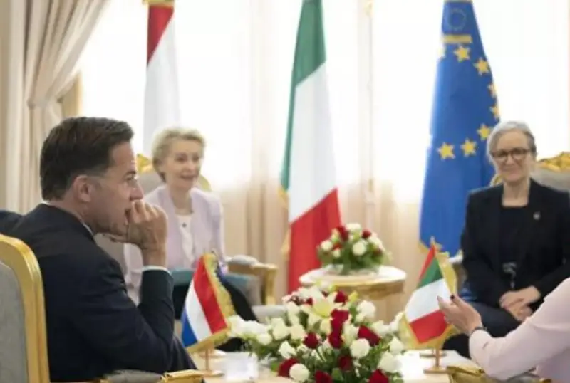 ЕС обещает сотни миллионов евро Тунису за защиту от мигрантов