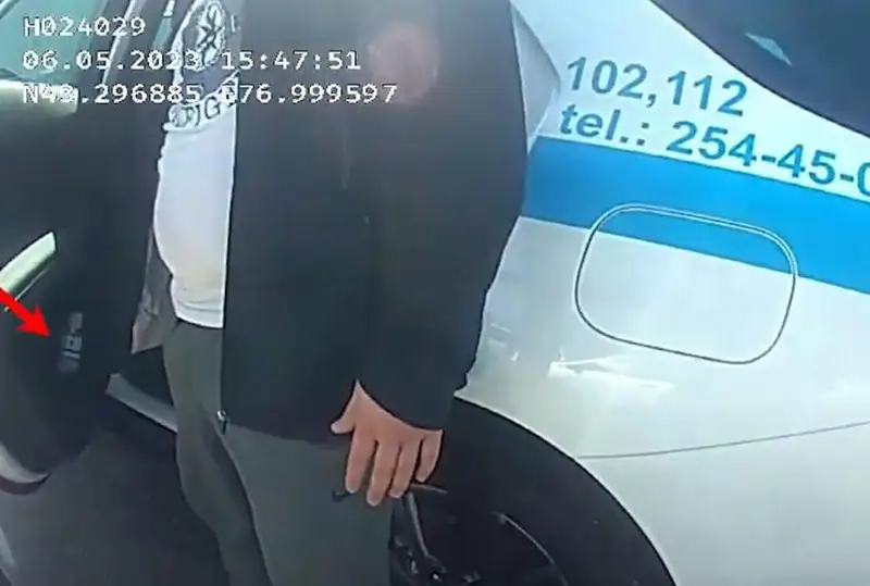 Дачу взятки полицейскому пресекли в Алматы