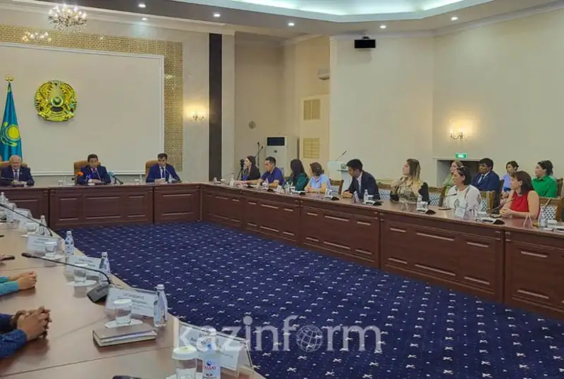 На проблемные вопросы молодежи ответил аким СКО