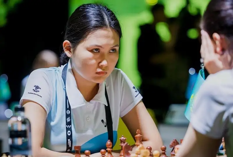 ءبيبىسارا اساۋبايەۆا شاحماتتان ءتورت دۇركىن الەم چەمپيونى قىتايلىق حوۋ يفاندى جەڭدى