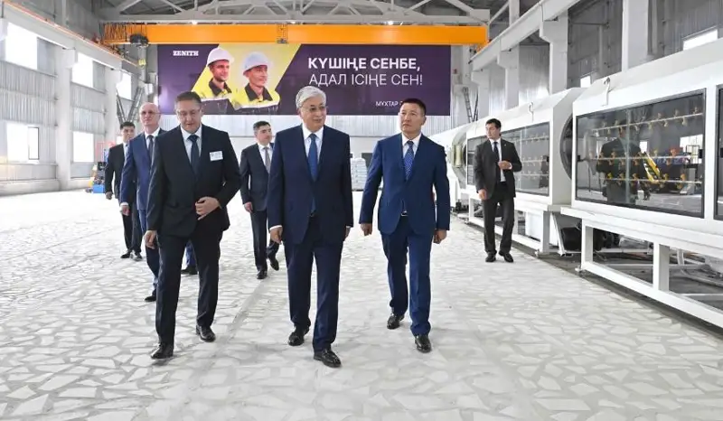 مەملەكەت باسشىسى قۇرىلىس ماتەريالدار وندىرەتىن زاۋىتتىڭ جۇمىسىمەن تانىستى