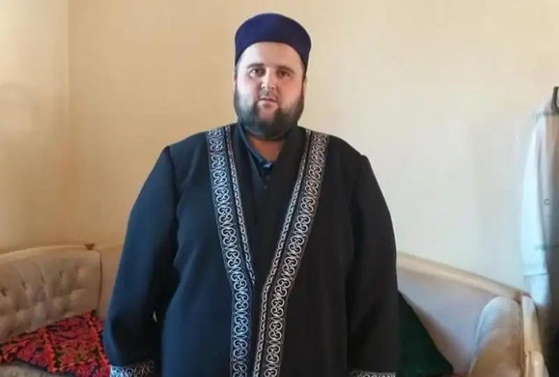 Получившего 14 ножевых ранений работника мечети выписали из больницы