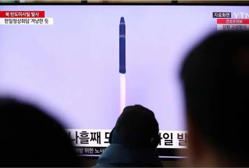 Шимолий Корея яна Япония томонга баллистик ракета учирди