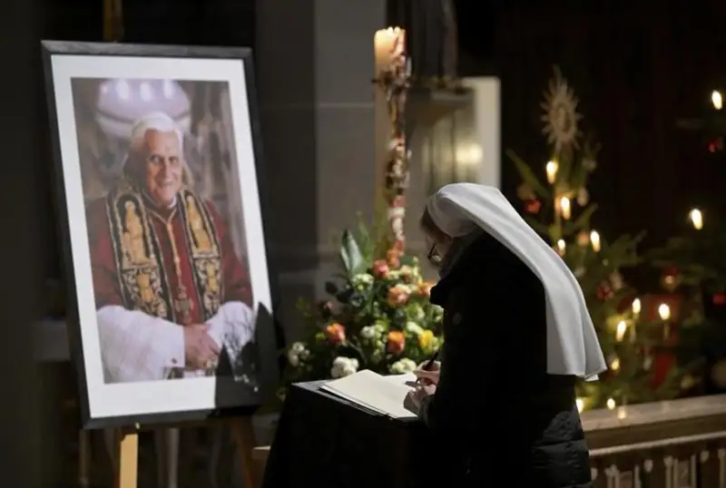 Фахрий Рим папаси Бенедикт ХVI жасади 5 январ куни дафн этилади