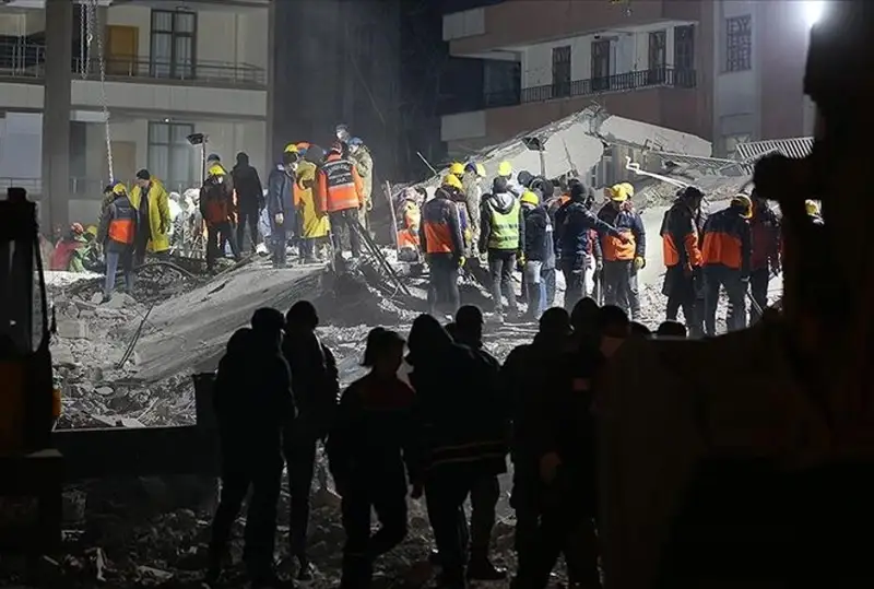 Túrkııada zilzaladan zardap shekkender sany 34 myńnan asty, taǵy da jer silkindi