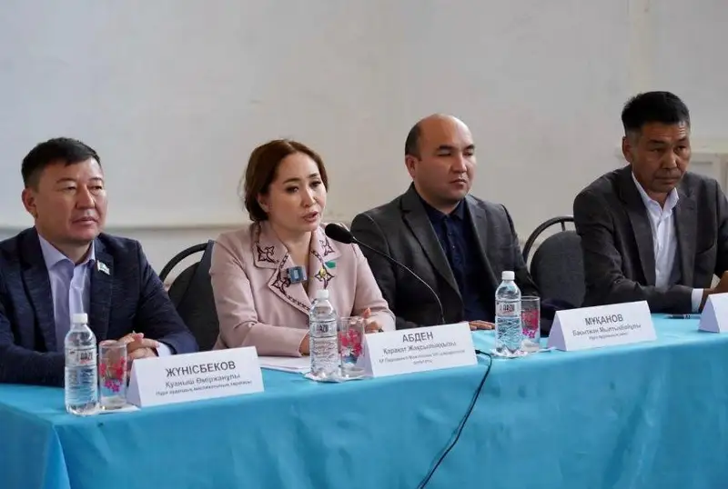 Qaraqat Abden: Depýtat turmaq, aýdan ákimin kórmegen aýyldyqtar bar