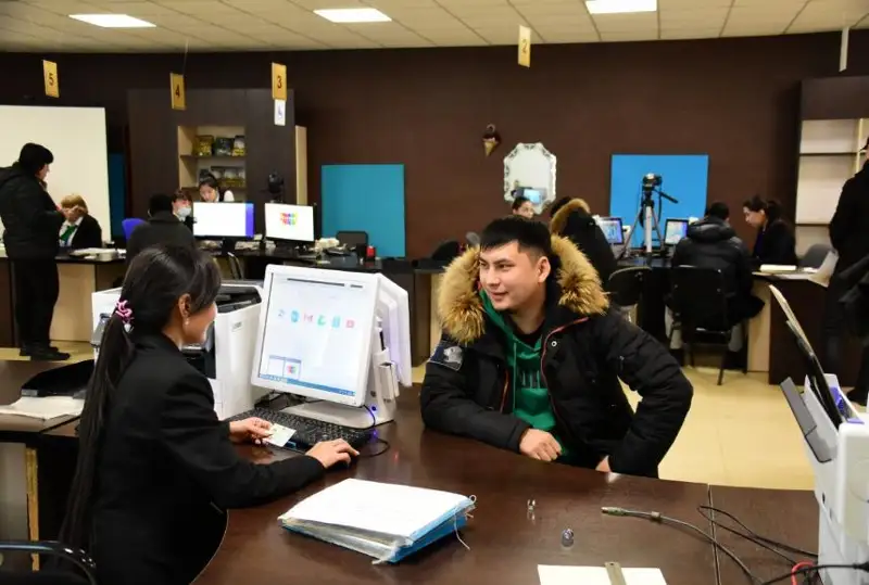 Первый автомобиль с иностранным госномером прошел легализацию в Караганде