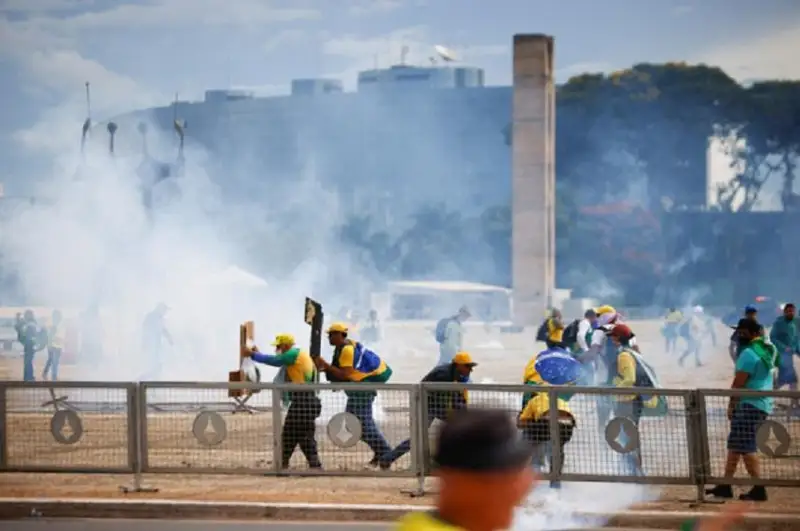 Бразилия расколота на два лагеря из-за выборов президента страны