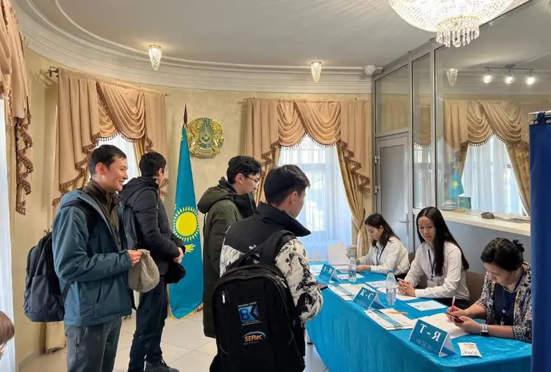 Голосование на выборах в Парламент РК на избирательных участках в России завершилось