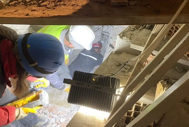 7-летнюю девочку спасли через 95 часов после землетрясения в Хатае