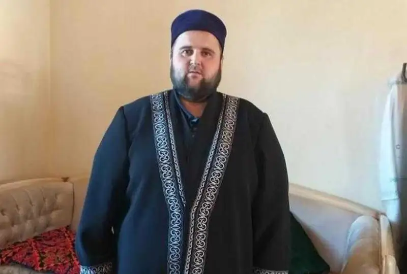 استانادا الدەبىرەۋ پىشاقتاپ كەتكەن مەشىت قىزمەتكەرى اۋرۋحانادان شىقتى