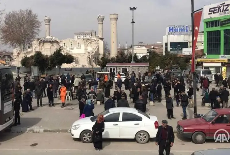 Malatıada jer silkinisinen 69 adam zardap shekti