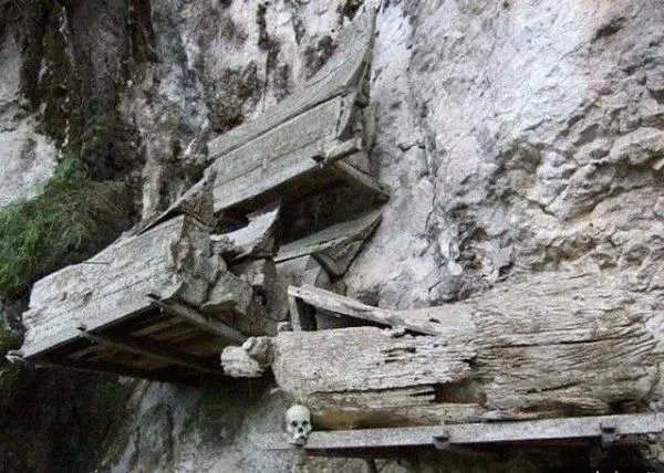 عالىمبەك ەلۋباي. «سوڭعى جەرلەۋ ءراسمى» - اڭگىمە