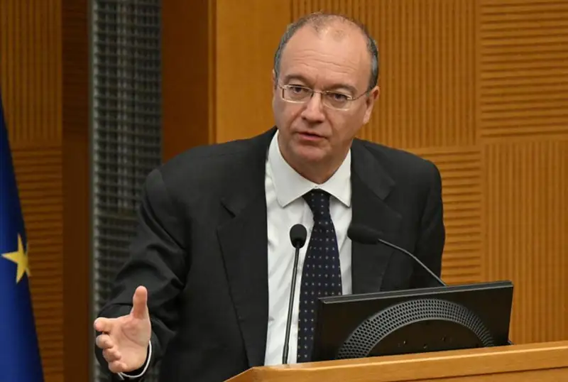 Италия мактаблари яқин ўн йил ичида йилига ўртача 120 минг ўқувчини йўқотади