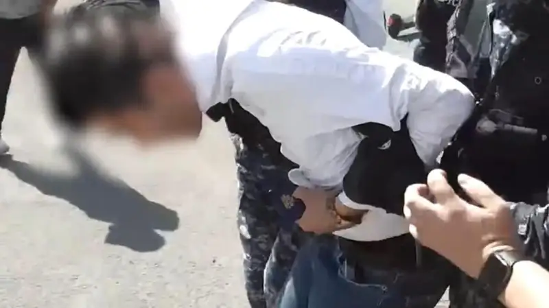 استانادا پوليتسەي اتىن جامىلعان الاياق وزبەكستان ازاماتىنان اقشا بوپسالاعان