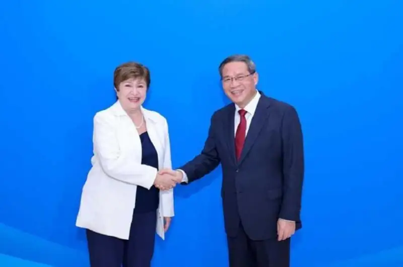 قىتايدىڭ الەمدىك ەكونوميكانىڭ وسۋىنە قوسقان ۇلەسى 1/3-نەن اسادى