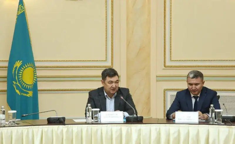 Internet-jarnama jáne onlaın platformalar týraly zań jobasy ázirlenip jatyr - mınıstr