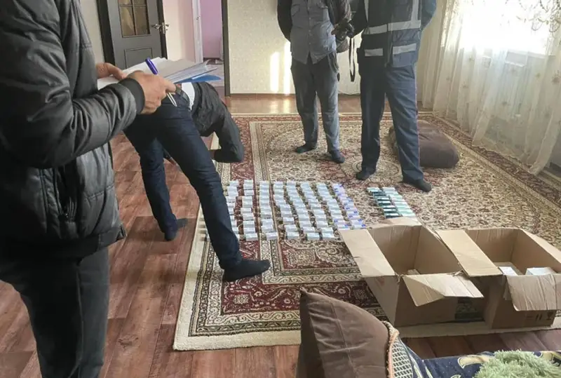 Крупную партию трамадола нашли дома у сельчанина в Жамбылской области