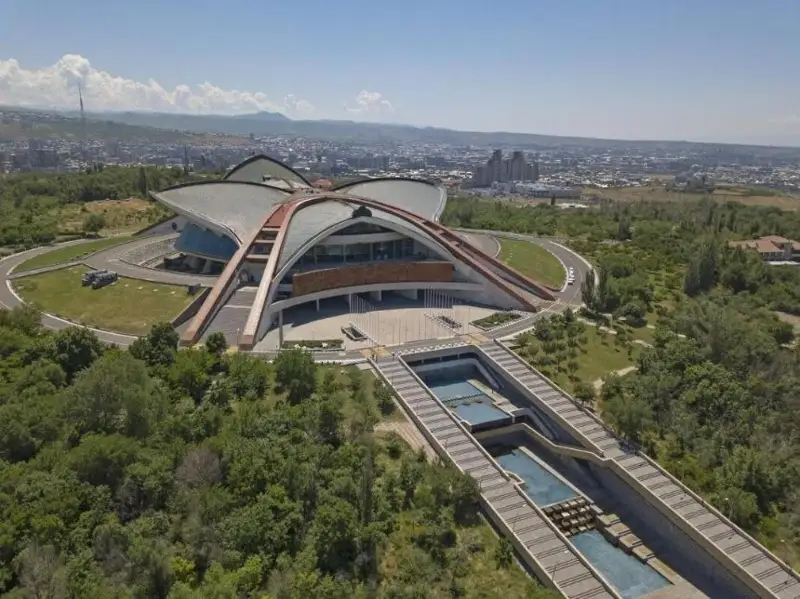 Armenııanyń iri keshenderiniń birinde Dımashtyń kontserti ótedi